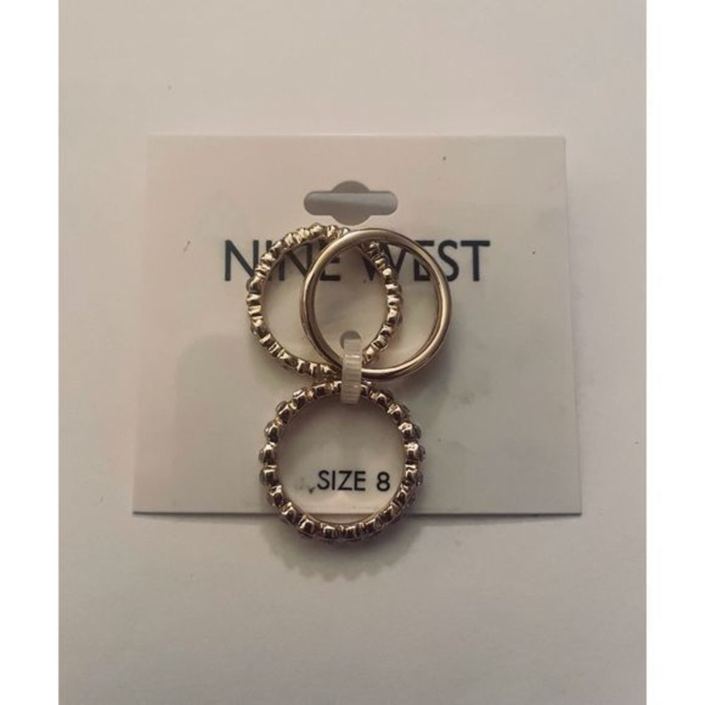 Nine WEST GOLD 3 RING SET - Picture 4 of 5